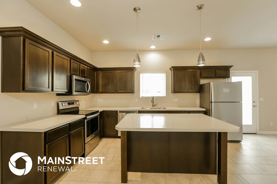 Building Photo - 2000 N 36th St