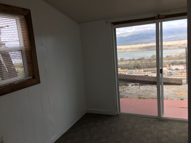 Building Photo - 3 Bedroom 1 Bath Home | The Dalles, OR