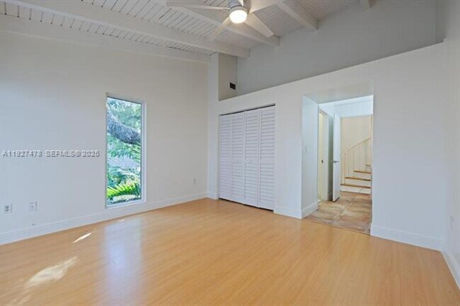 Building Photo - 3028 Center St