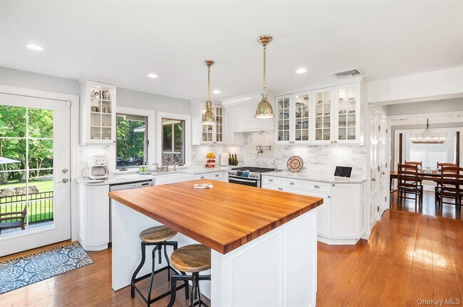 Building Photo - 424 Storms Rd