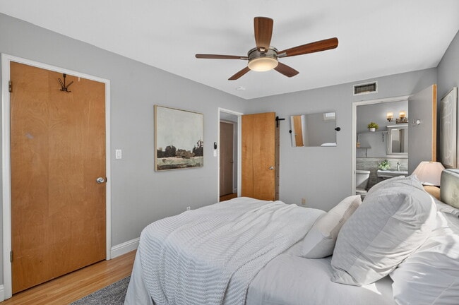 Building Photo - Spacious 4-Bed Oasis with 2 Full Baths