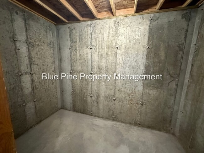 Building Photo - 679 Sterling Dr