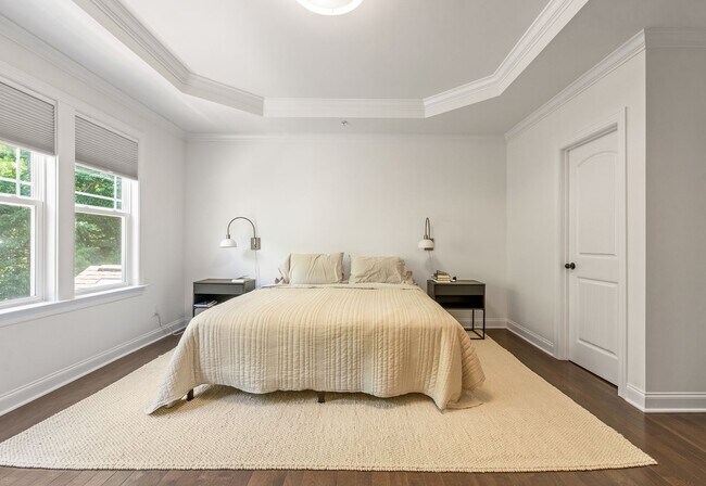 Building Photo - Convenient Carrboro Living in a Spacious 4 Bedroom Home