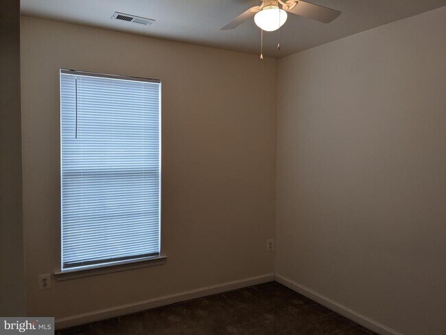 Building Photo - 625 Village Ct