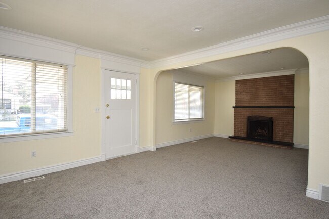 Building Photo - Remodeled 2 Bedroom Home in Salt Lake City!