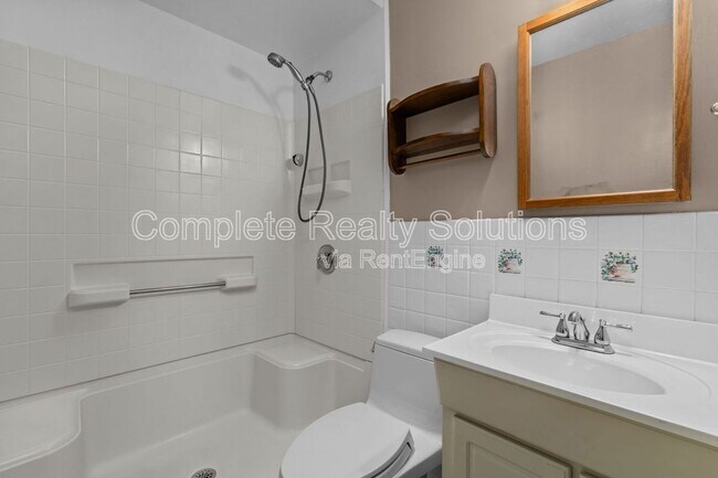 Building Photo - 1115 Hadwin Dr