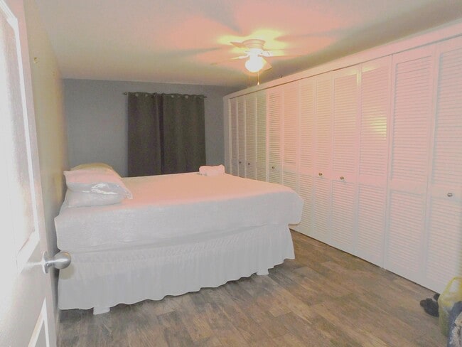 Building Photo - 1367 Elmbank Way