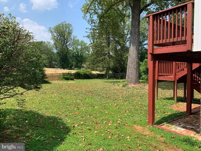 Building Photo - 1334 Mayflower Dr