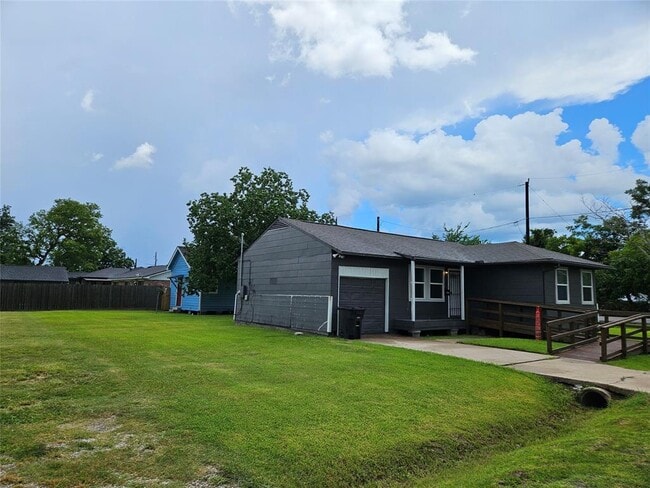 Building Photo - 8311 Vera Lou St