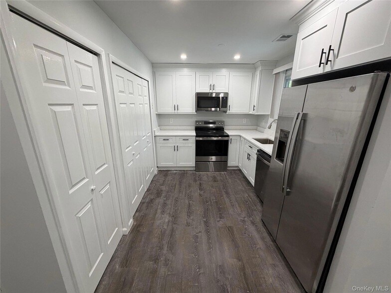 Building Photo - 232 Springmeadow Dr