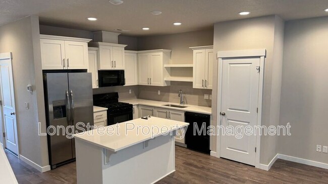 Building Photo - 5727 NW Torchcrest Pl
