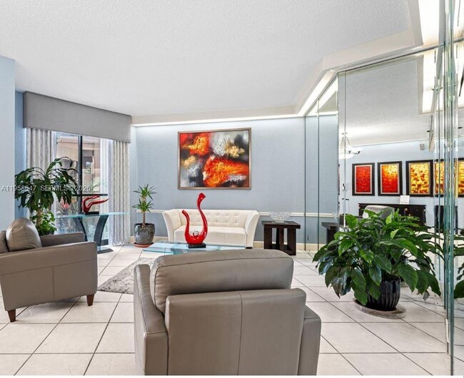 Building Photo - 1000 St Charles Pl