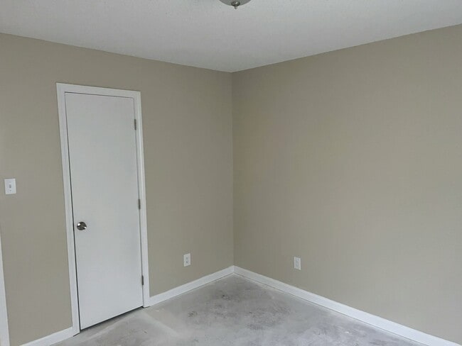 Building Photo - 4551 Sunny View Dr
