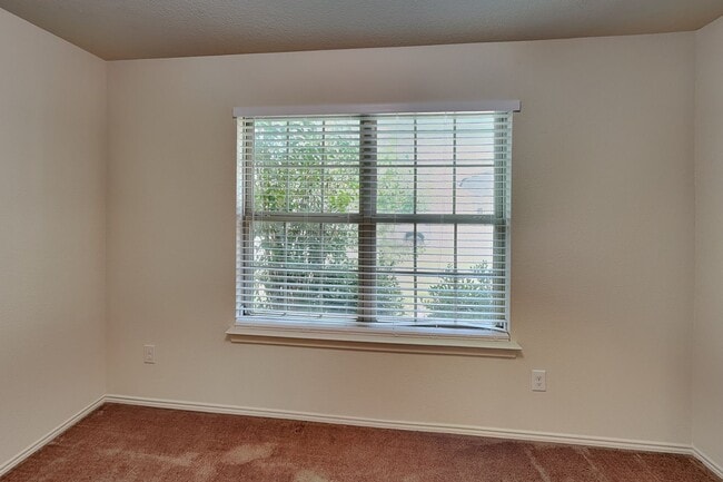 Building Photo - 7605 Lake Vista Way