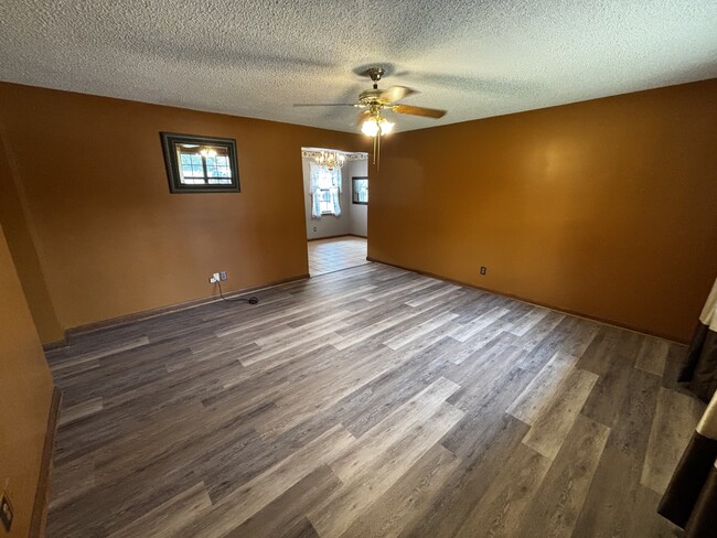 Building Photo - 6 Treva Ln