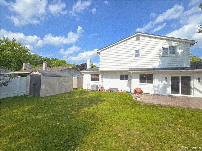 Building Photo - 18041 Fairway