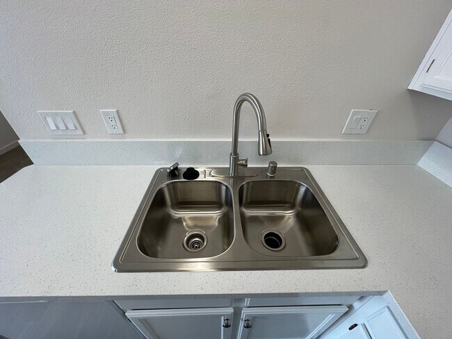 Building Photo - Remodeled Home for Rent