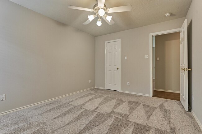 Building Photo - 6403 Sagewalk Ct