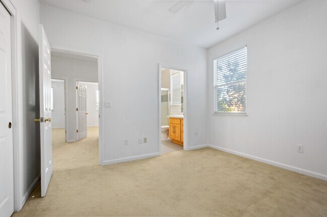 Building Photo - Grand 5-Bedroom Estate — Space, Style & Sophistication