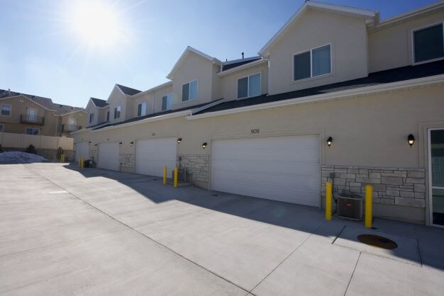 Building Photo - 899 N 1120 E