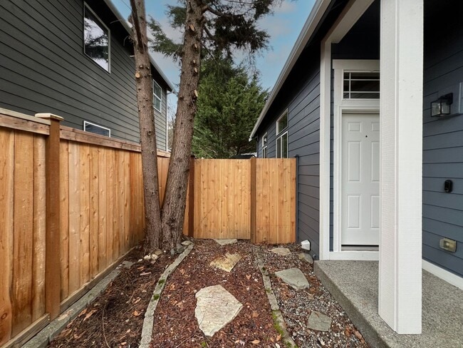 Building Photo - 3 Bedroom  2 Bath Home in Desirable Maple Valley