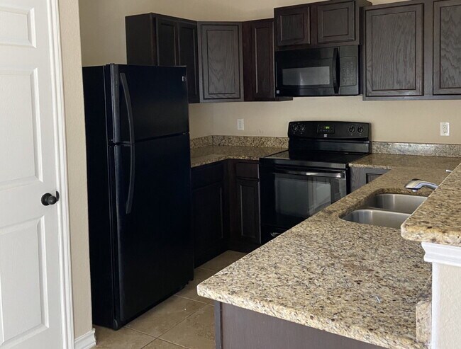 Building Photo - "Spacious 3-Bed Condo with Granite Countertops & 2.5 Baths in Prime San Antonio Location!"