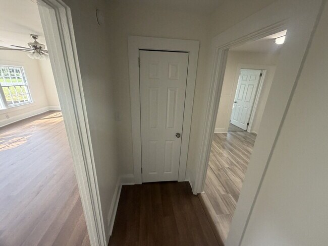 Building Photo - House for Rent
