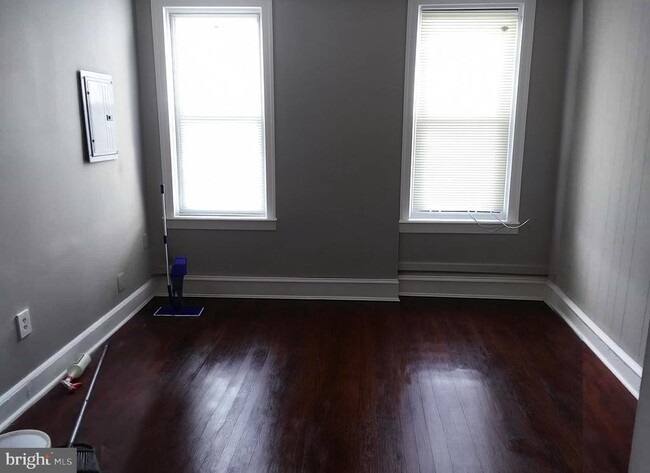 Building Photo - 420 W Ruscomb St
