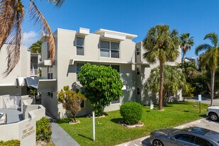 Building Photo - The Oaks Apartments