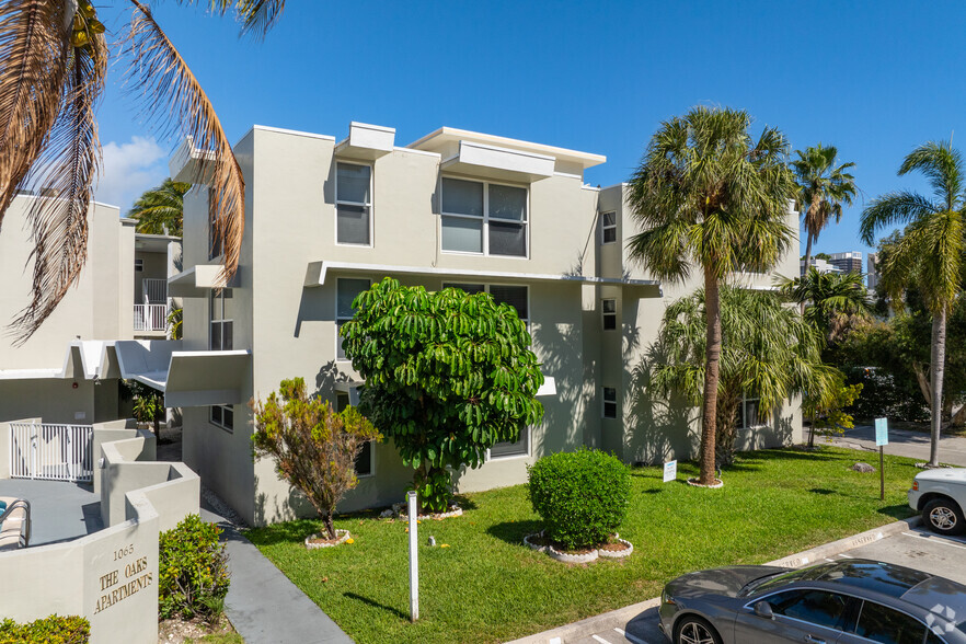 Primary Photo - The Oaks Apartments