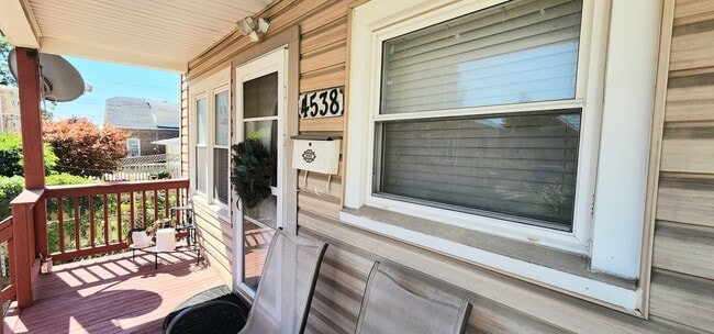Building Photo - 4538 S Sawyer Ave