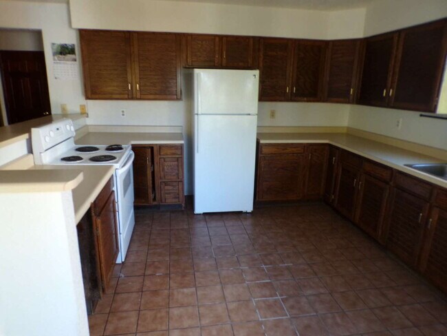 Building Photo - Four Lakes - Centennial - 3 Bedroom - 3 Ba...