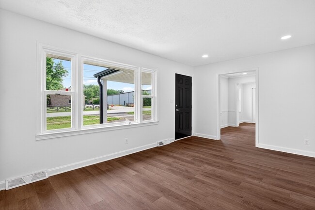 Building Photo - 3325 Kramers Ln