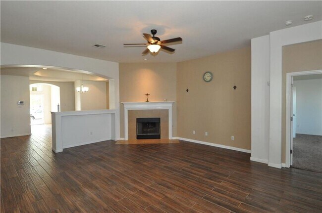 Building Photo - Beautiful home walking distance to Hutto H...