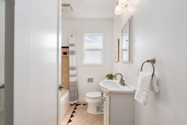 Building Photo - Light-Filled San Leandro Gem w/ Dual Garages & Expansive Yard
