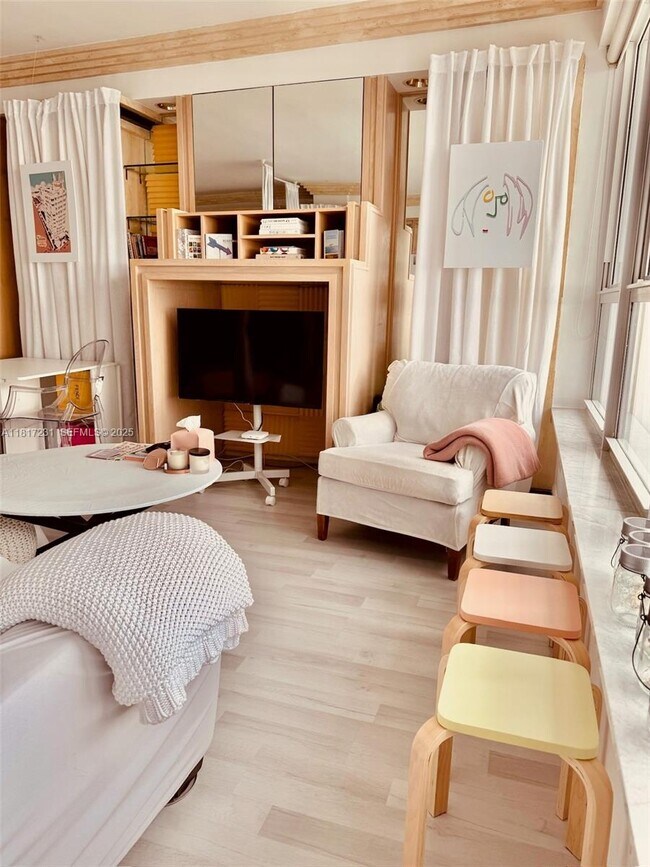 Building Photo - 4925 Collins Ave