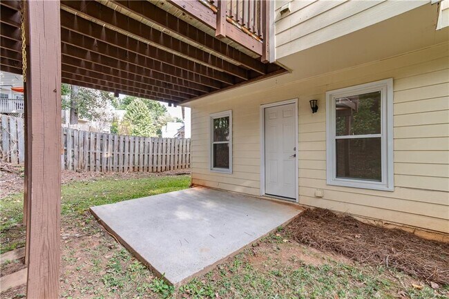 Building Photo - 705 Oxford Crest Ct NW