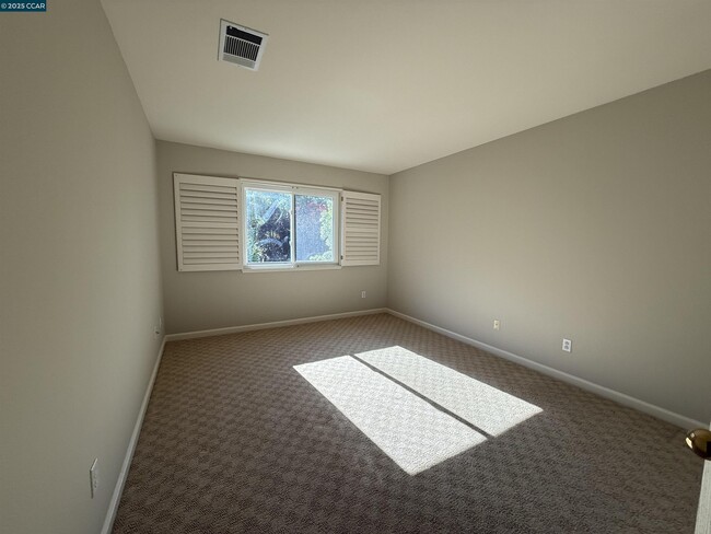 Building Photo - 600 Bourne Ct