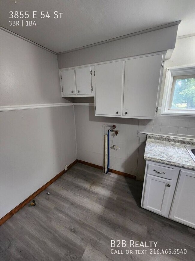 Building Photo - 3855 E 54th St