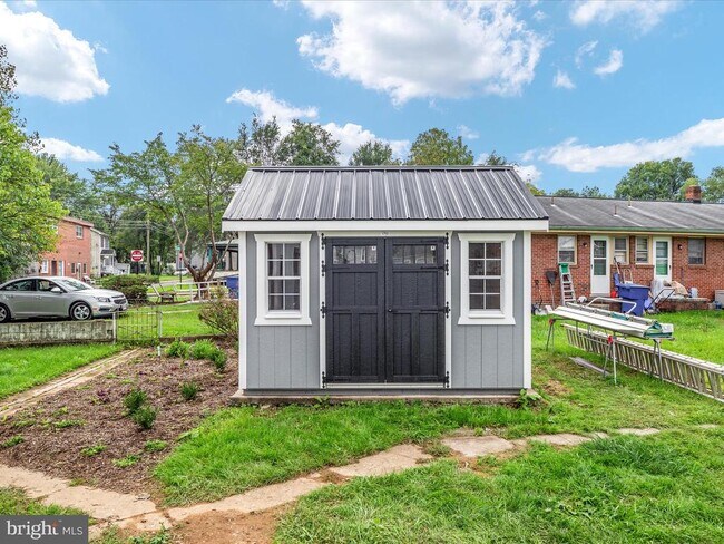 Building Photo - 323 Osage St