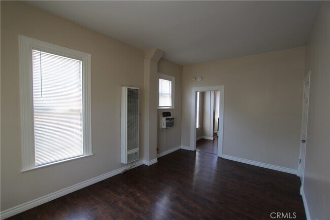 Building Photo - 3447 4th St