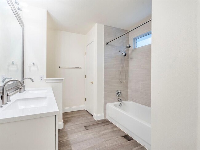 Building Photo - 804 Sheraton Ave