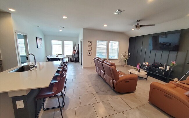 Building Photo - 3839 Sparkman Ln