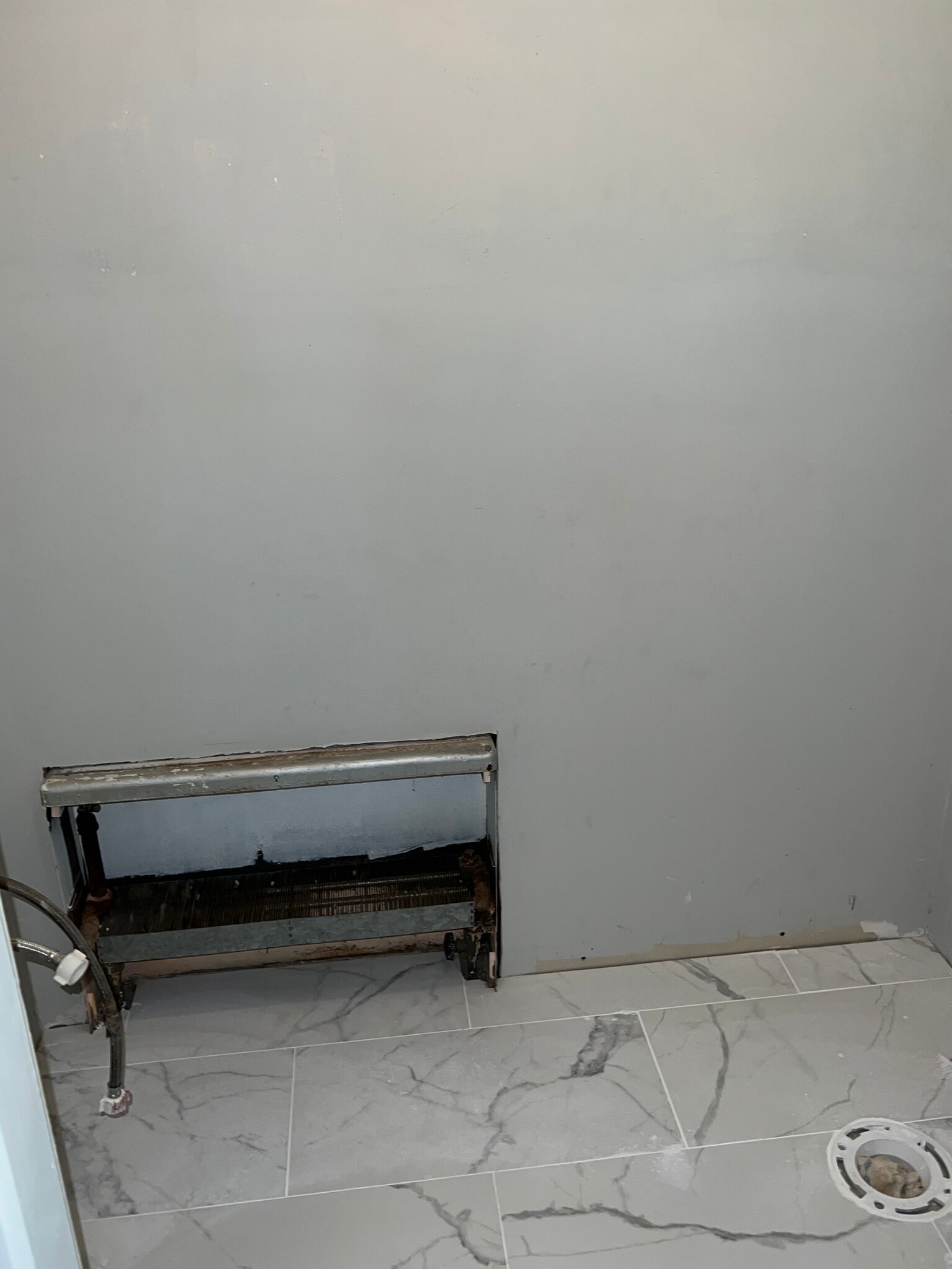 1/2 bath - 84 Tyndall Ave