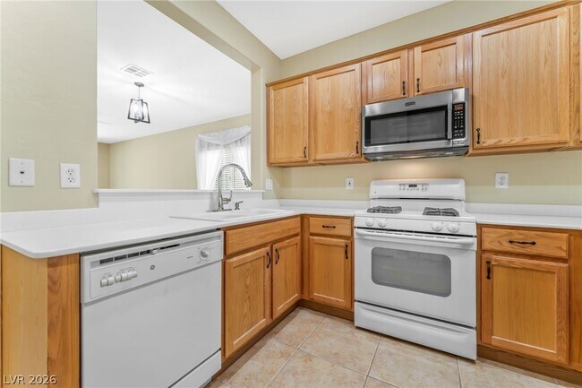 Building Photo - 7632 Fruit Dove St