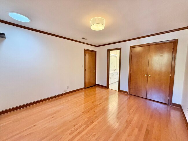 Building Photo - Charming 3BD, 2BA North Raleigh Home in Pr...