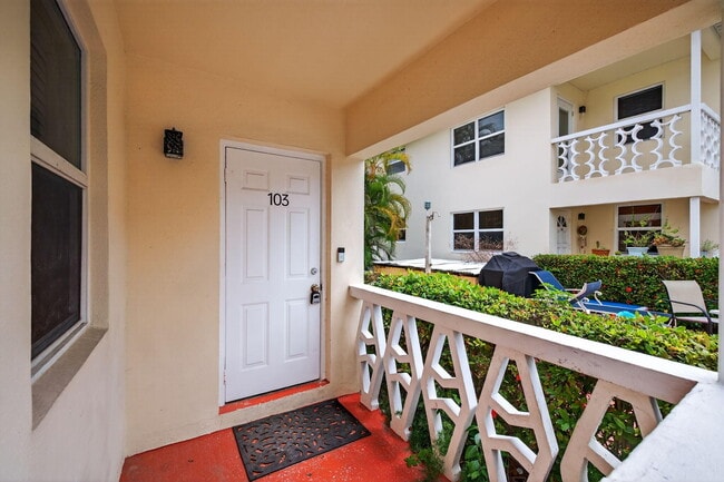 Building Photo - 2591 NE 55th Ct