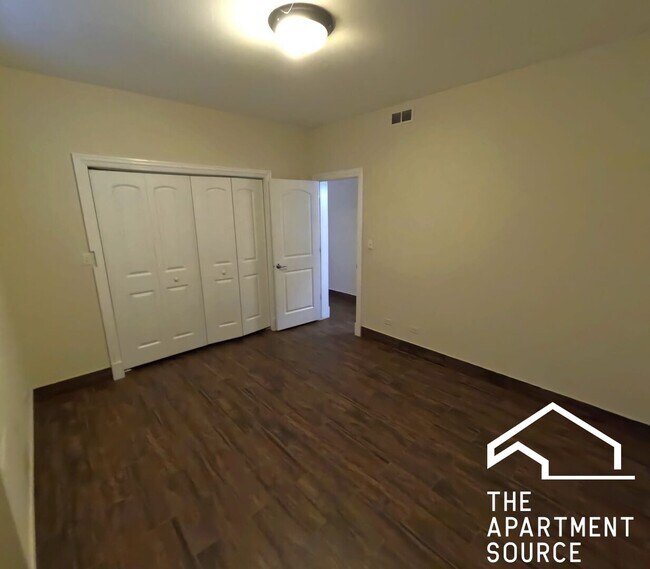 Building Photo - 851 N La Salle Dr