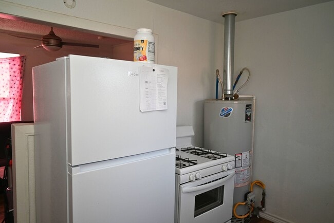 Building Photo - 902 Flood St