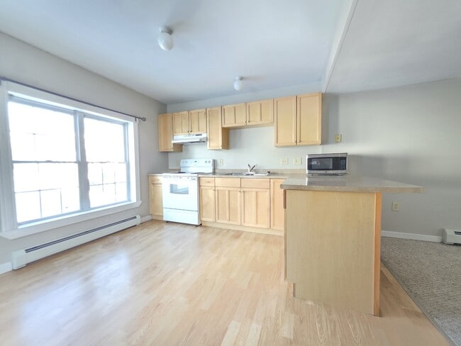 Building Photo - 208 Grove St